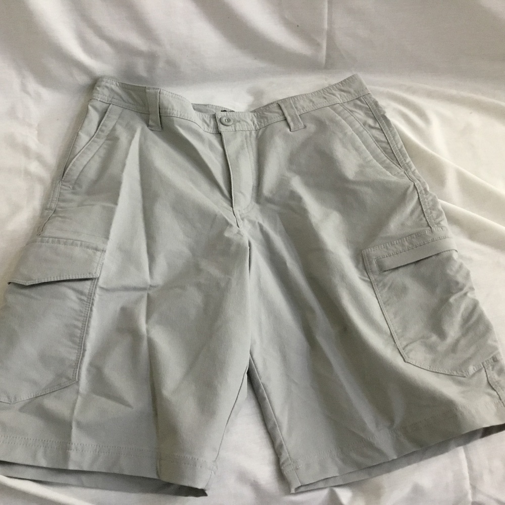 George - Men’s Gray Knee Length Cargo Shorts Size 32